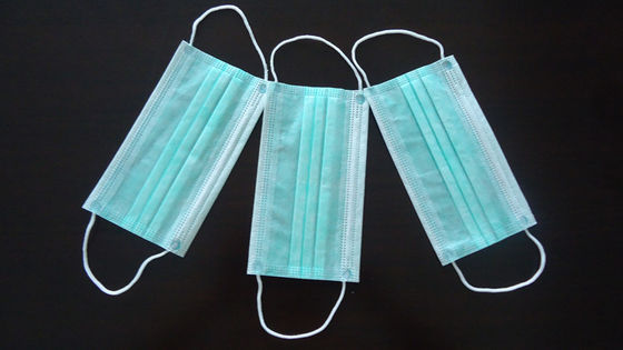 Masque chirurgical non tissé jetable avec boucle d'oreille en carbone actif