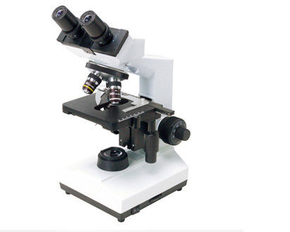 Microscope biologique utilisé en médecine et en laboratoire pour la recherche